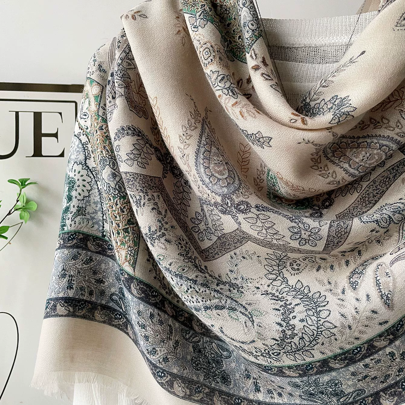 Shawl for Women, Faux Cotton-Linen Spring/Summer Sun Protection Scarf, Square Scarf for Travel Photography and Air-Conditioned Rooms