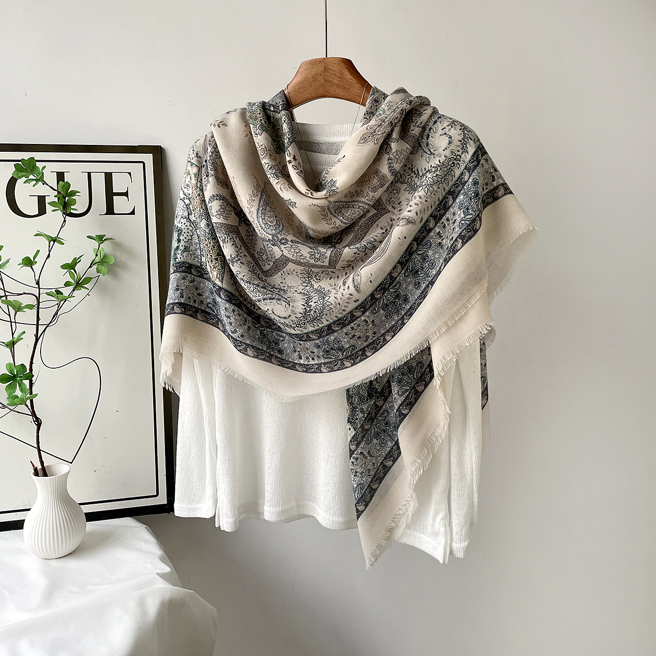 Shawl for Women, Faux Cotton-Linen Spring/Summer Sun Protection Scarf, Square Scarf for Travel Photography and Air-Conditioned Rooms