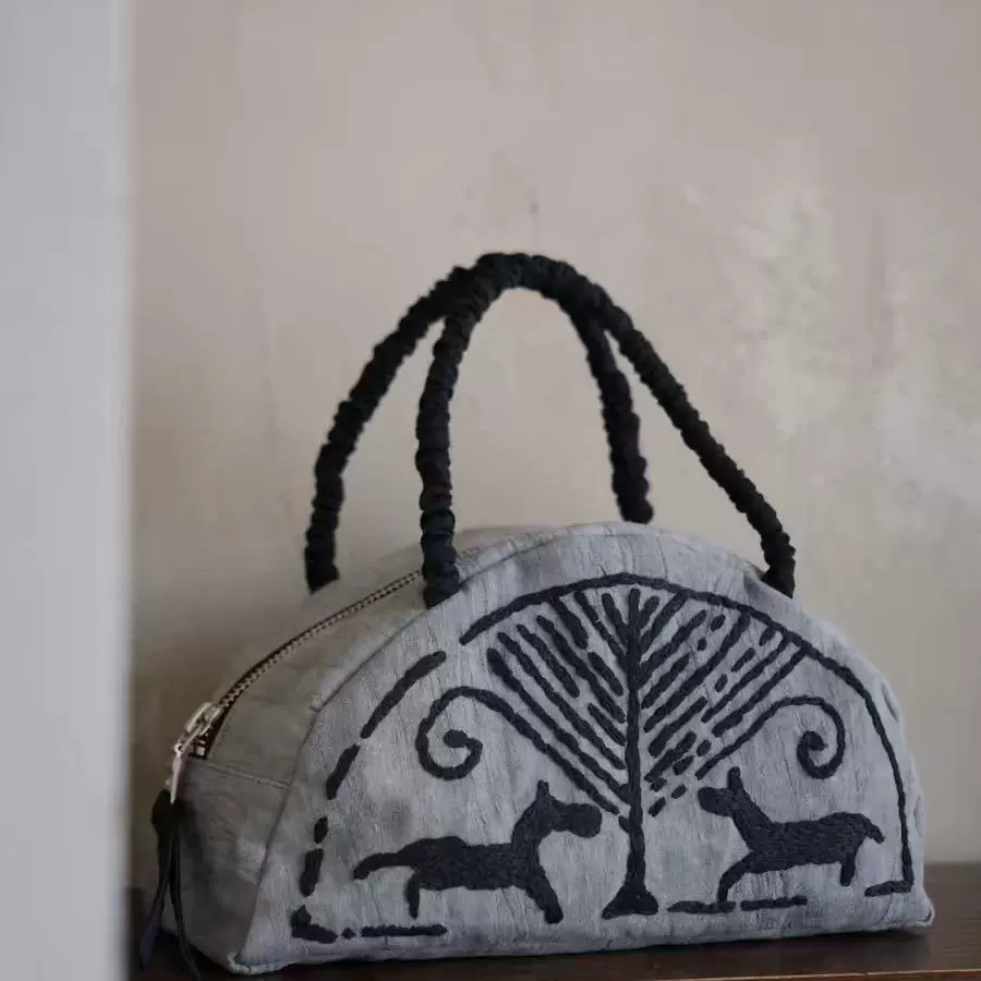 Original Design Hand-embroidered Ethnic Style Chinese Wadang Traditional Pattern Handheld Shell Bag