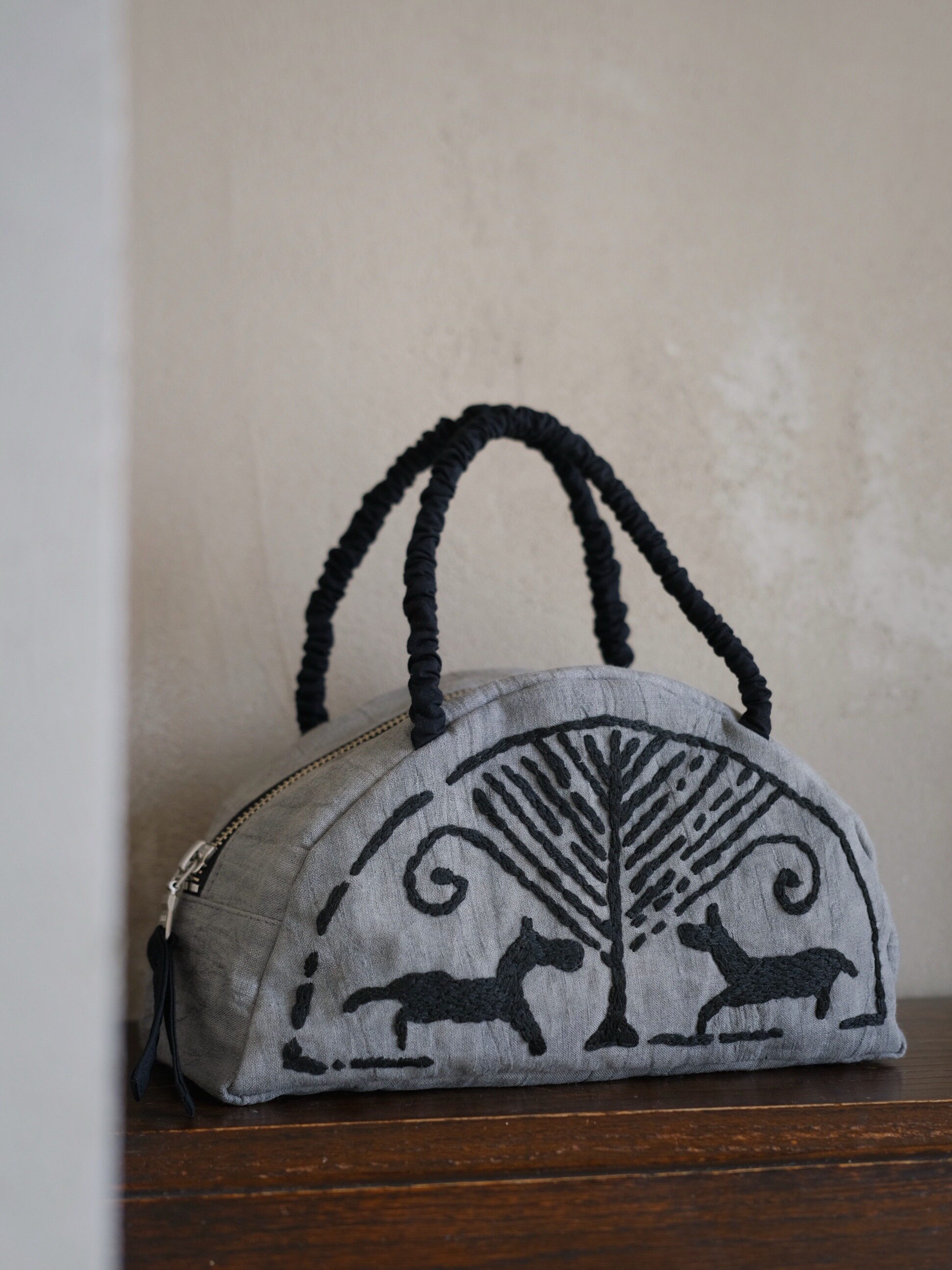 Original Design Hand-embroidered Ethnic Style Chinese Wadang Traditional Pattern Handheld Shell Bag