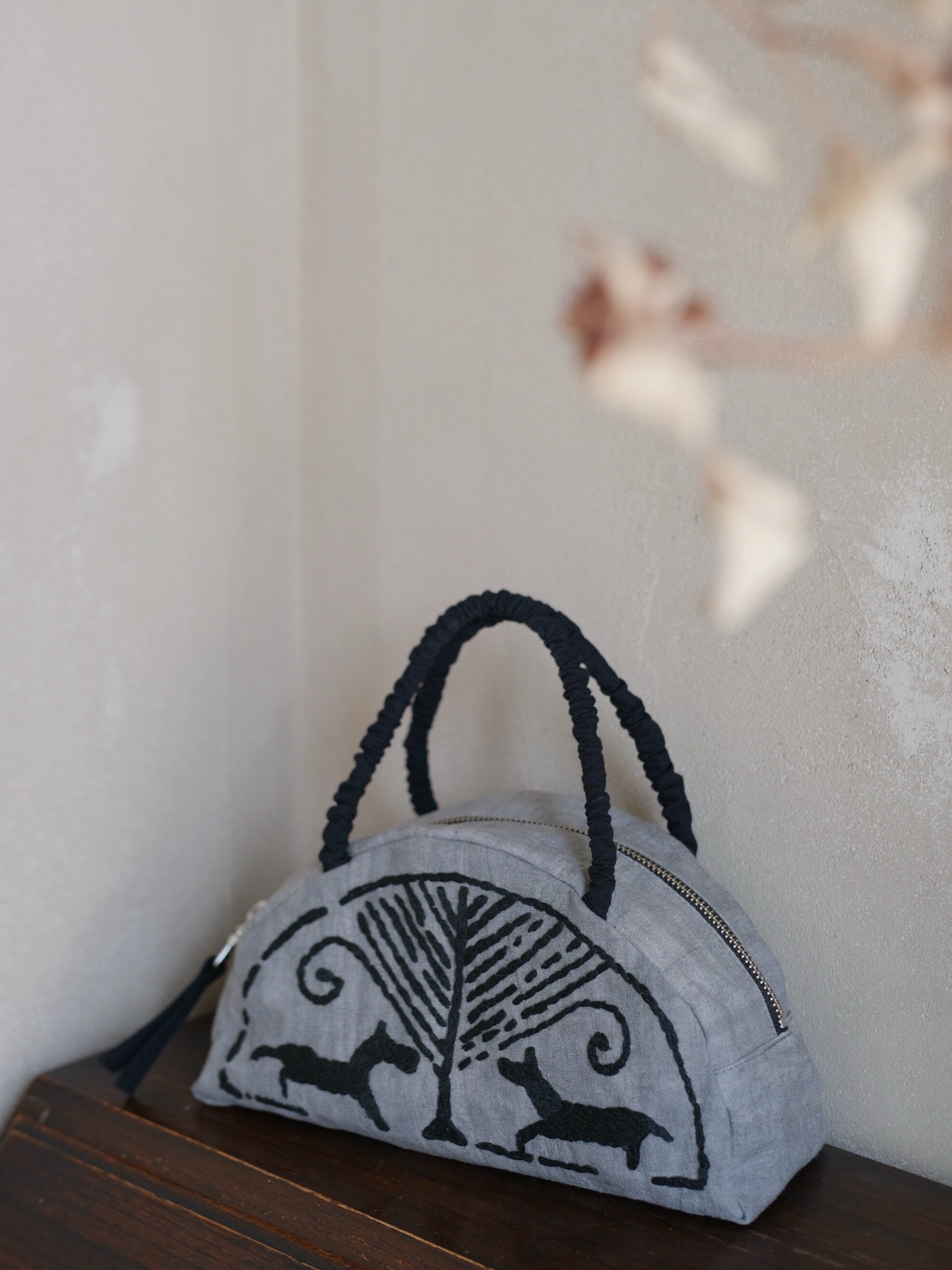 Original Design Hand-embroidered Ethnic Style Chinese Wadang Traditional Pattern Handheld Shell Bag