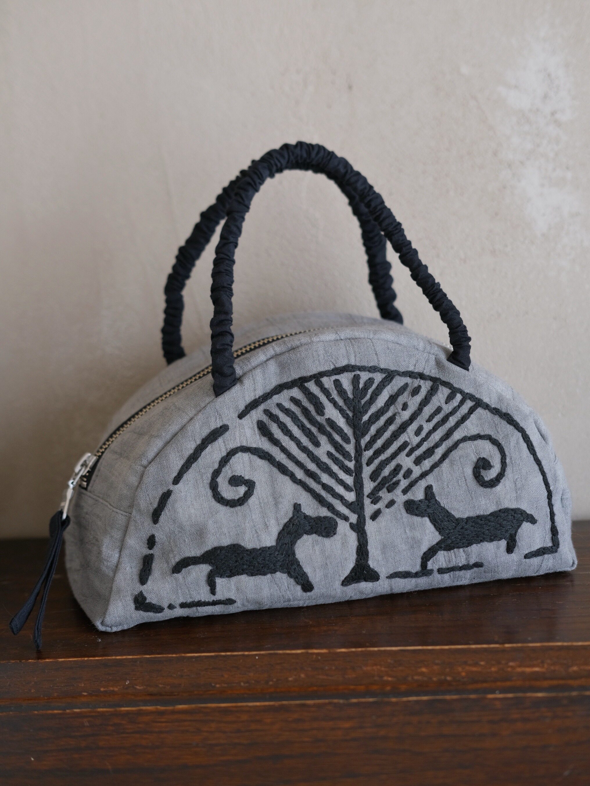 Original Design Hand-embroidered Ethnic Style Chinese Wadang Traditional Pattern Handheld Shell Bag