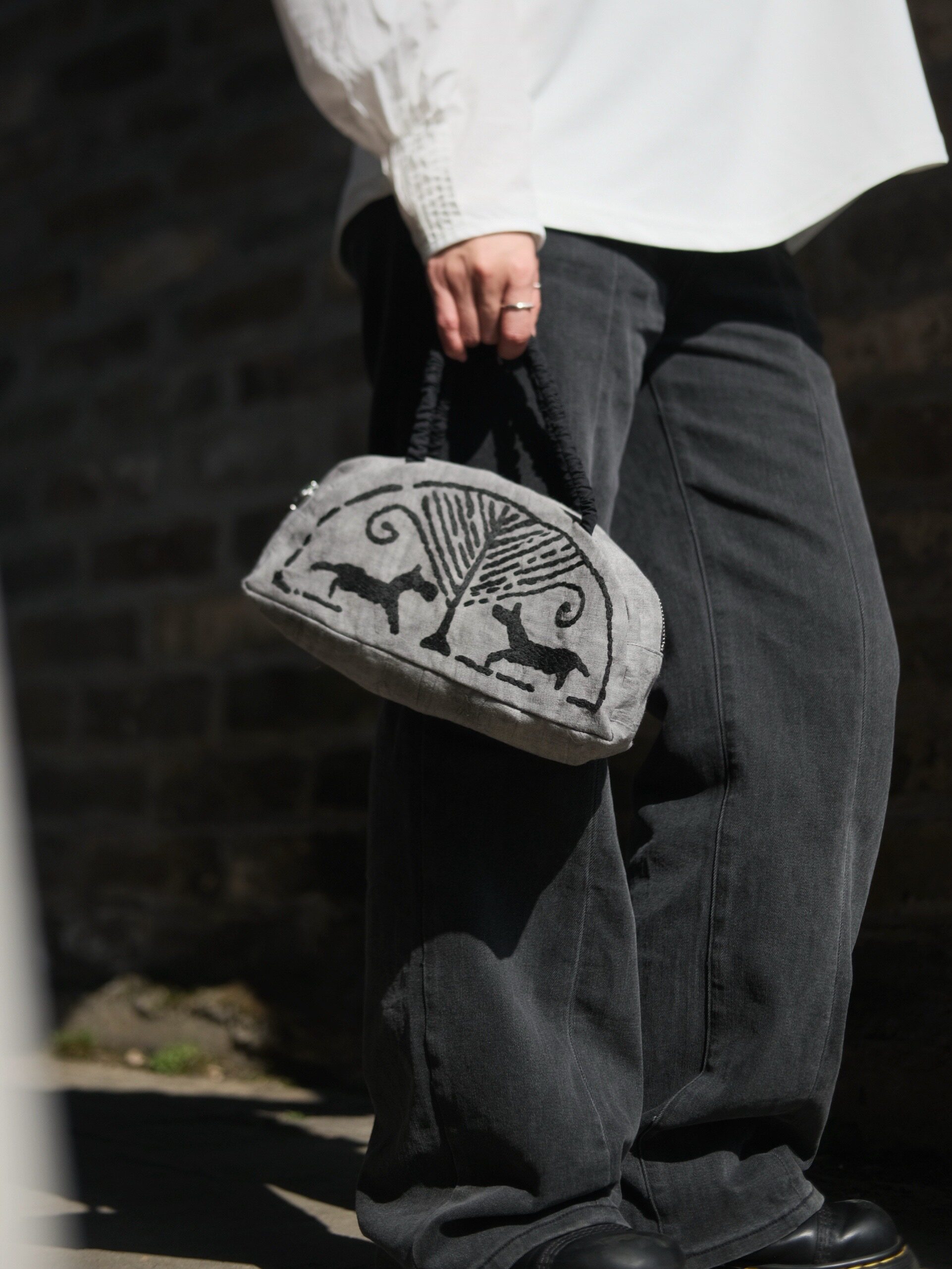 Original Design Hand-embroidered Ethnic Style Chinese Wadang Traditional Pattern Handheld Shell Bag