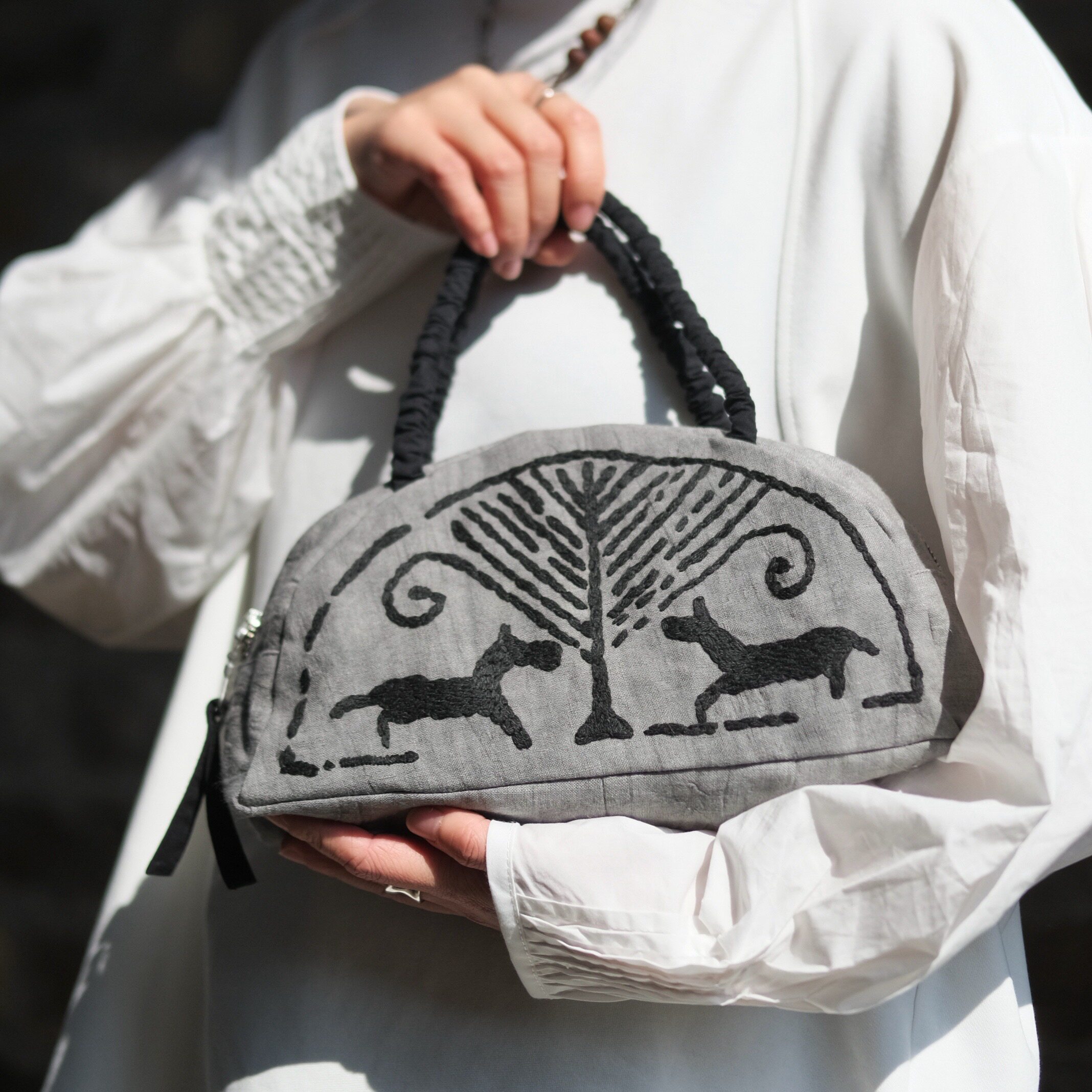 Original Design Hand-embroidered Ethnic Style Chinese Wadang Traditional Pattern Handheld Shell Bag