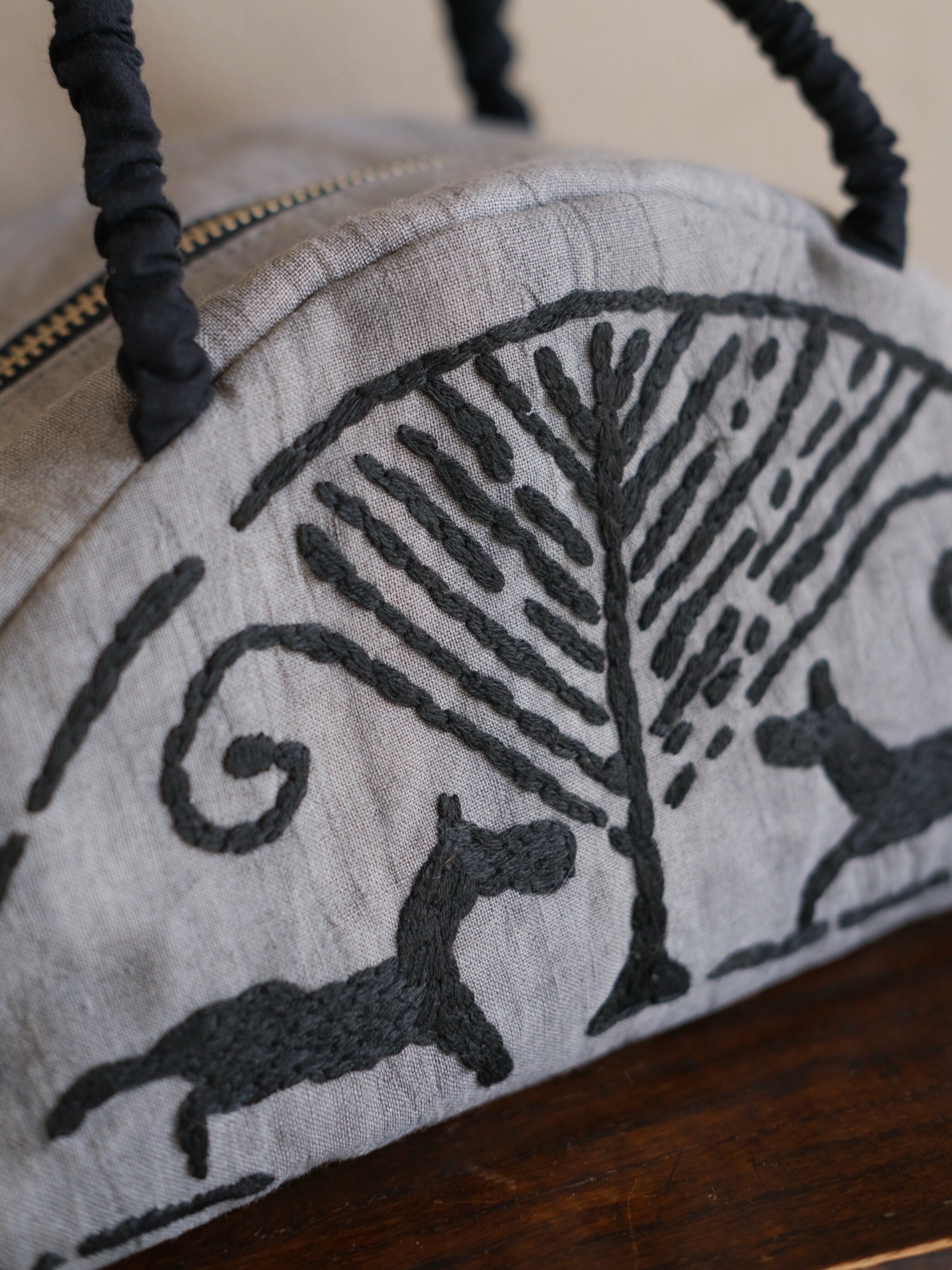 Original Design Hand-embroidered Ethnic Style Chinese Wadang Traditional Pattern Handheld Shell Bag