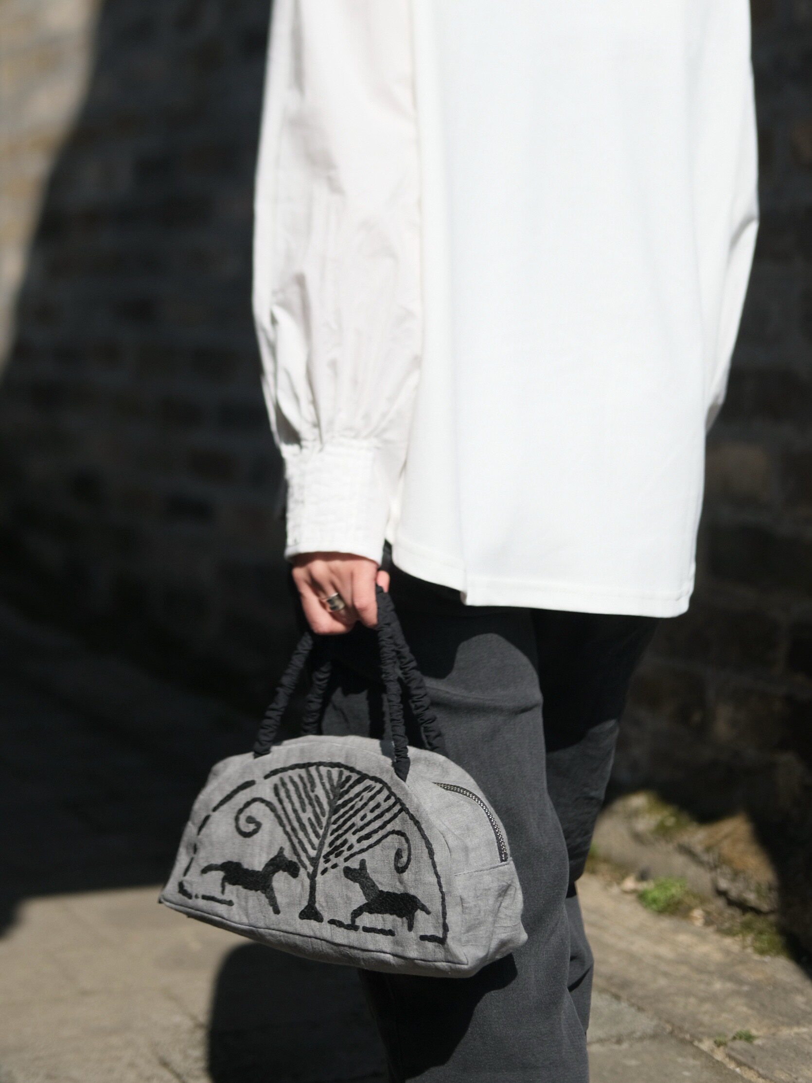 Original Design Hand-embroidered Ethnic Style Chinese Wadang Traditional Pattern Handheld Shell Bag