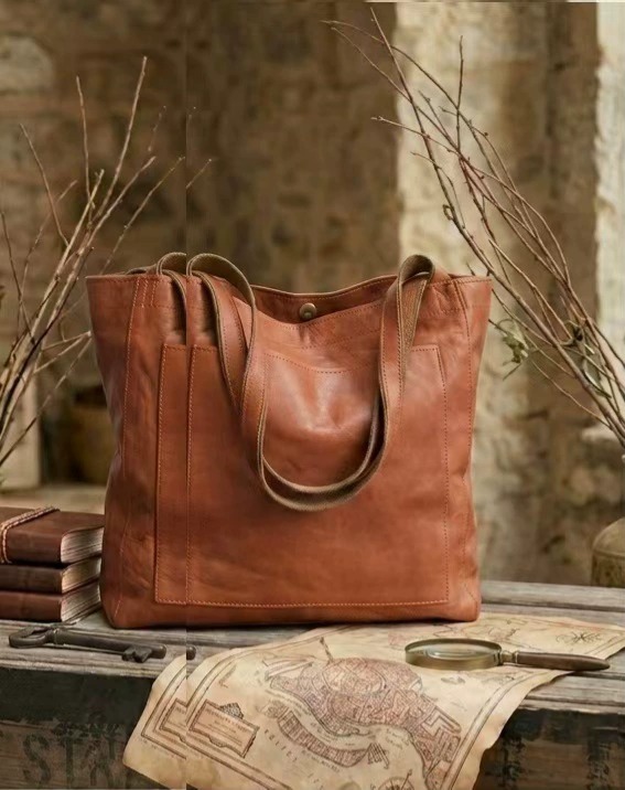 Women's Soft Leather Retro Oil Wax Leather Large Capacity Fashion Tote Bag with Pockets, Handbag and Shoulder Bag