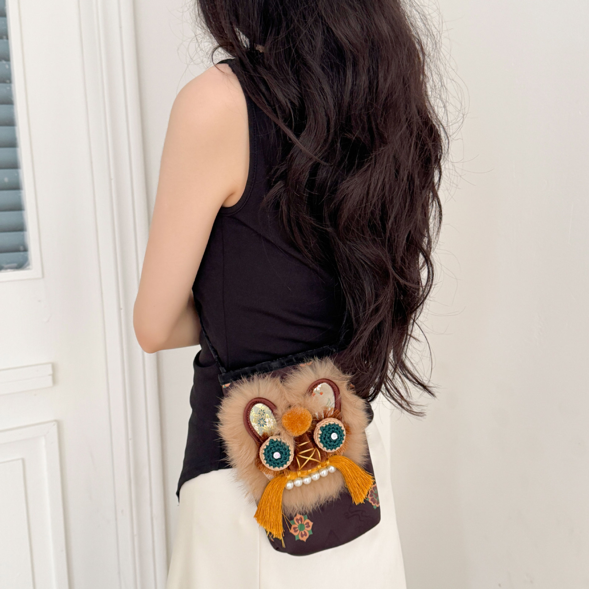 Handmade Tiger Head Phone Pouch with Chinese-style Embroidery, Ethnic Style for Hanfu